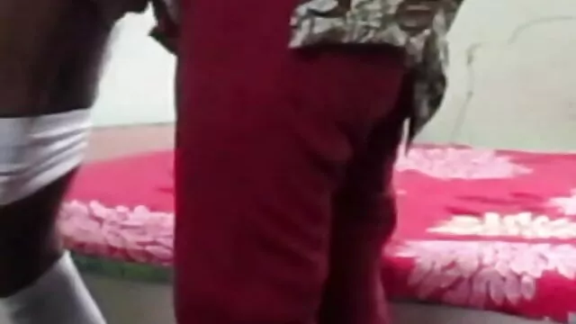 Junge hunk auf den Höhepunkt der Homosexuell sex Vergnügen genommen porno filme von reifen frauen
