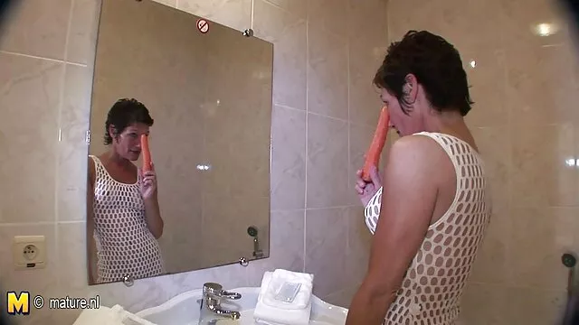 kitzlig Pornostars pornos von älteren frauen