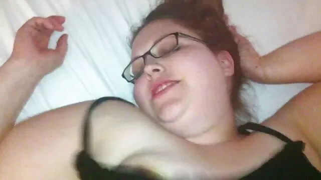 Asiatische porno reife damen paar haben hardcore-Spaß auf einem Bett!