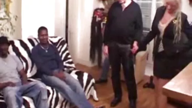18 JAHRE ALT TEEN GEBEN reife frauen porn hd TITJOB UND REITEN DICK-RIESIGE CUM ZWISCHEN TITTEN