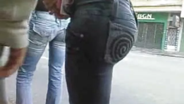 Adorime Self-Thrusting Dildo ältere pornos Bewertung